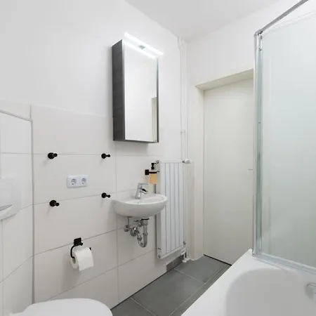 Apartment In Fuer 8 Personen- 110m2, 4 Zi, 8 Einzelbetten, 2 Baeder, Free Kaffee, Wifi & Parking - 24h Check In *
