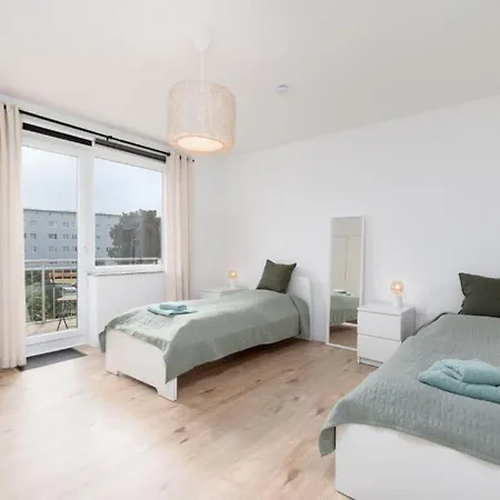 In Fuer 8 Personen- 110m2, 4 Zi, 8 Einzelbetten, 2 Baeder, Free Kaffee, Wifi & Parking - 24h Check In