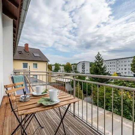 Apartment In Fuer 8 Personen- 110m2, 4 Zi, 8 Einzelbetten, 2 Baeder, Free Kaffee, Wifi & Parking - 24h Check In Wolfsburg