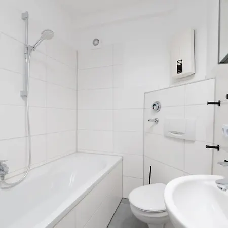 Crew Beds - In 4x Bedroom, Single Beds, Free Coffee, Wifi & Parking - 24h Check In #wob01 #wob02 *