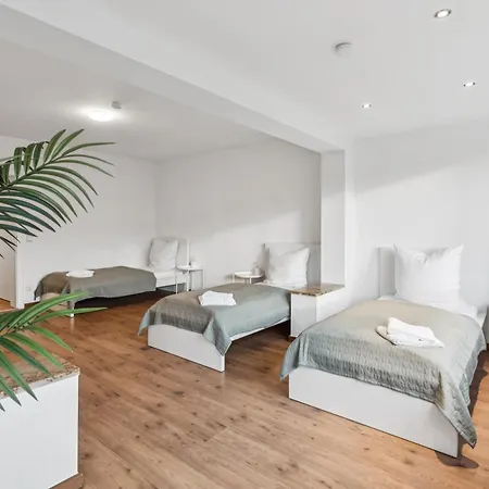 Crew Beds - In 4x Bedroom, Single Beds, Free Coffee, Wifi & Parking - 24h Check In #wob01 #wob02 Appartement *