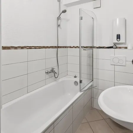 Crew Beds - In 4x Bedroom, Single Beds, Free Coffee, Wifi & Parking - 24h Check In #wob01 #wob02 *