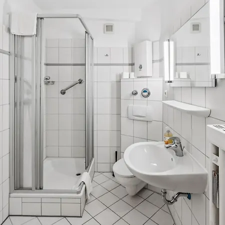 Crew Beds - In 4x Bedroom, Single Beds, Free Coffee, Wifi & Parking - 24h Check In #wob01 #wob02 Appartement