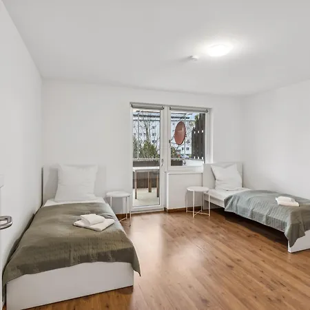 Crew Beds - In 4x Bedroom, Single Beds, Free Coffee, Wifi & Parking - 24h Check In #wob01 #wob02