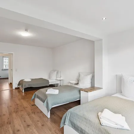 Crew Beds - In 4x Bedroom, Single Beds, Free Coffee, Wifi & Parking - 24h Check In #wob01 #wob02 *