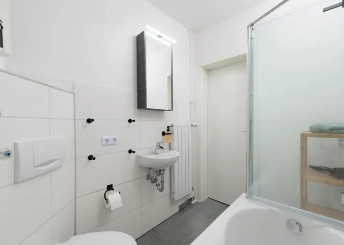 Апартаменты Crew Beds - In 4x Bedroom, Single Beds, Free Coffee, Wifi & Parking - 24h Check In #wob01 #wob02 *
