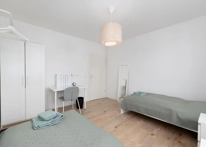 Crew Beds - In 4x Bedroom, Single Beds, Free Coffee, Wifi & Parking - 24h Check In #wob01 #wob02 Апартаменты *