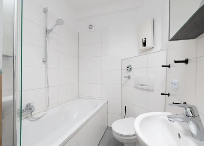 Crew Beds - In 4x Bedroom, Single Beds, Free Coffee, Wifi & Parking - 24h Check In #wob01 #wob02 *