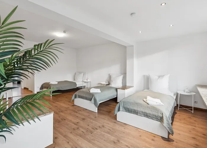 Crew Beds - In 4x Bedroom, Single Beds, Free Coffee, Wifi & Parking - 24h Check In #wob01 #wob02 Апартаменты *