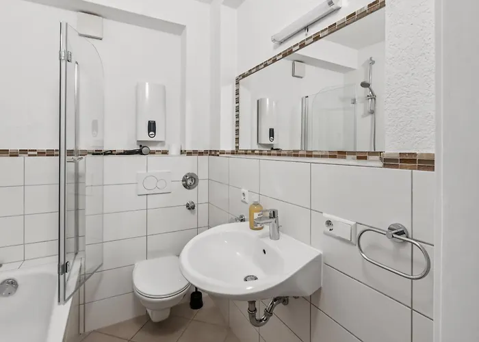 Апартаменты Crew Beds - In 4x Bedroom, Single Beds, Free Coffee, Wifi & Parking - 24h Check In #wob01 #wob02 Вольфсбург