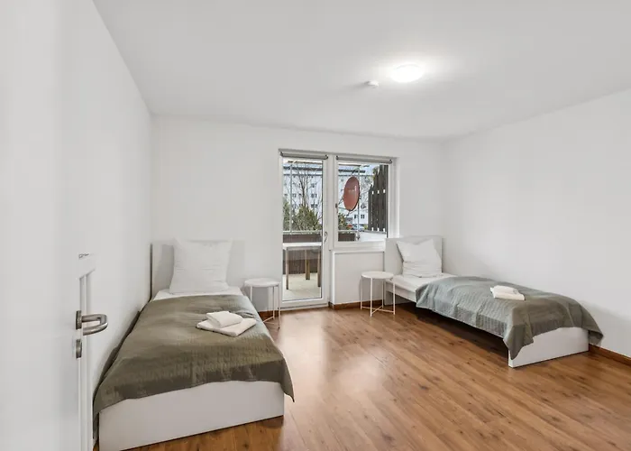 Crew Beds - In 4x Bedroom, Single Beds, Free Coffee, Wifi & Parking - 24h Check In #wob01 #wob02