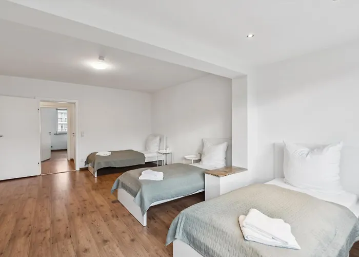 Crew Beds - In 4x Bedroom, Single Beds, Free Coffee, Wifi & Parking - 24h Check In #wob01 #wob02 *
